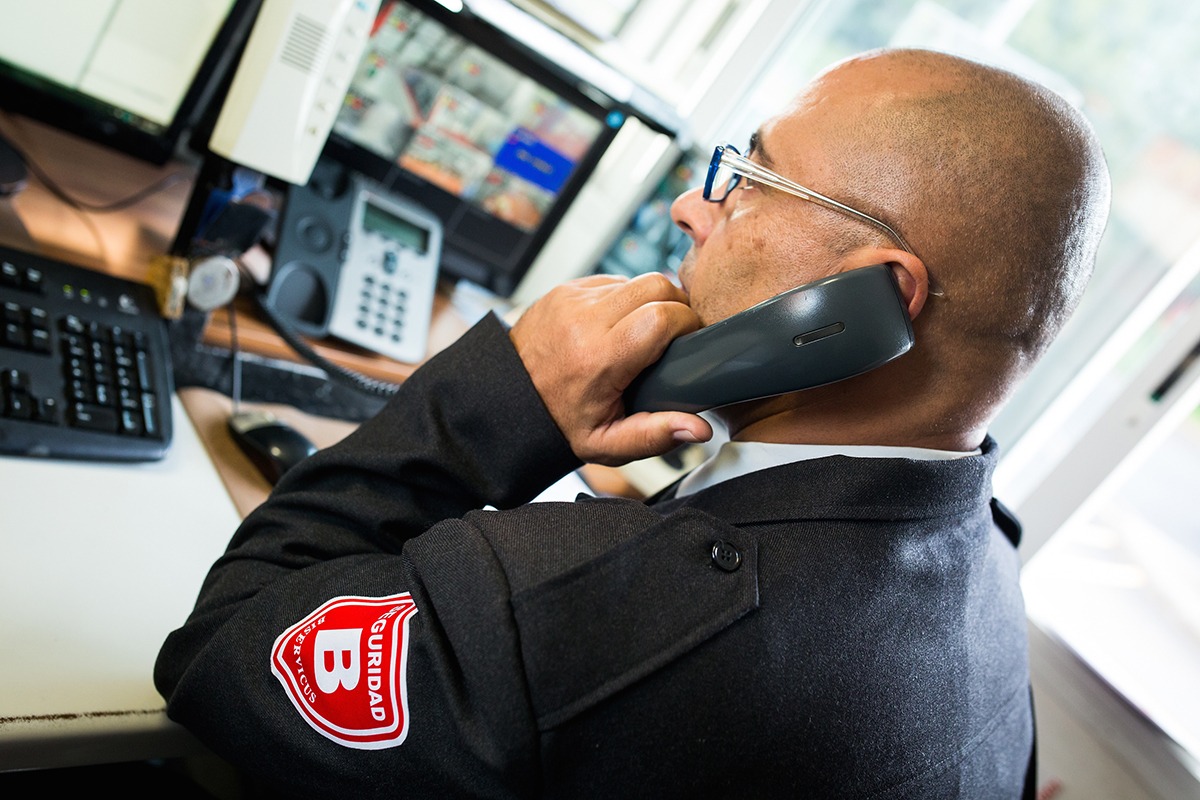 Puede Un Vigilante De Seguridad Registrar Bolsos