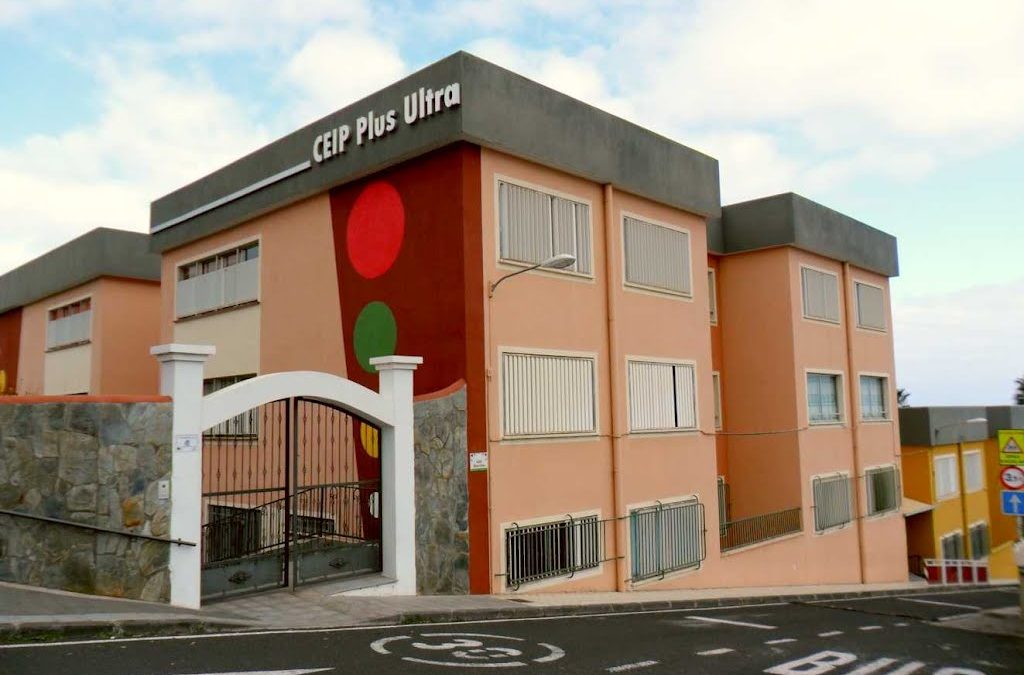 Sustraen material electrónico en un colegio