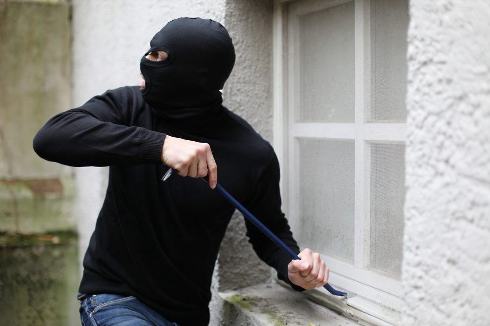 Cómo actuar si un ladrón se mete a tu casa.