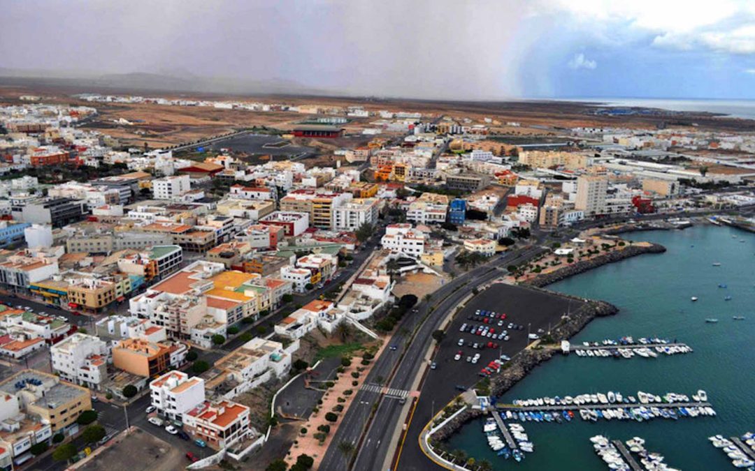 Una pareja atraca a punta de pistola un concesionario de Puerto del Rosario.