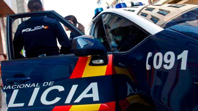 Detenidas dos mujeres por robar prendas valoradas en 400 euros en una zona comercial de Las Palmas de Gran Canaria.