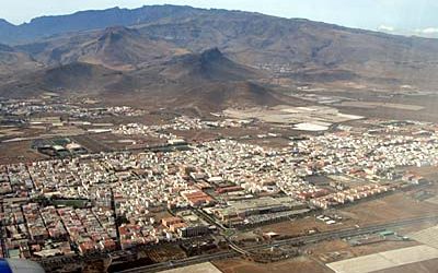 Atraca dos comercios de Vecindario con sus empleados dentro.