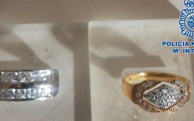 Roba en dos joyerías de Mesa y López.