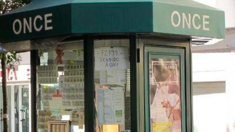 Detenidos por robo con fuerza en un kiosco de la ONCE.