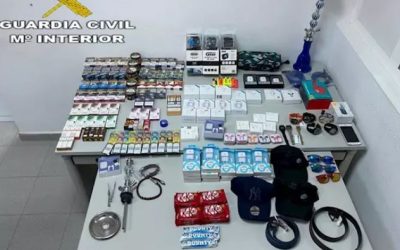 Detienen a tres jóvenes, uno menor, por robar en un centro comercial objetos valorados en más de 9.000 euros.